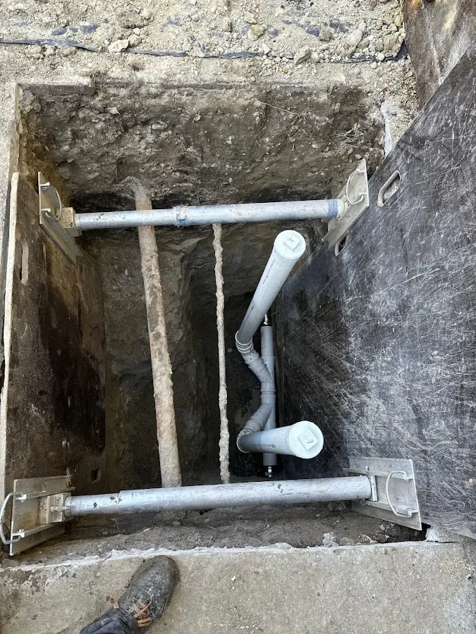 Experienced plumber completing Gas Line Repair work in Miami Gardens
